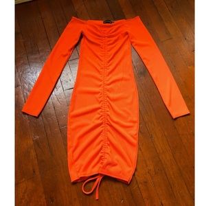 'PrettyLittleThing' Off Shoulder Dress